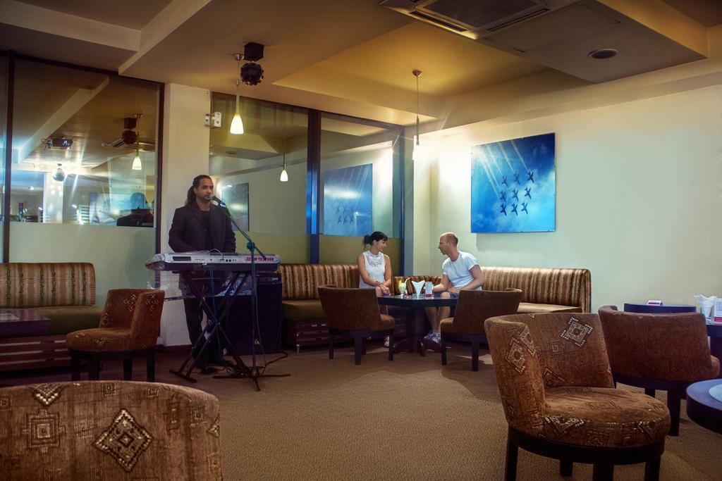 Ramada Katunayaka Buitenkant foto